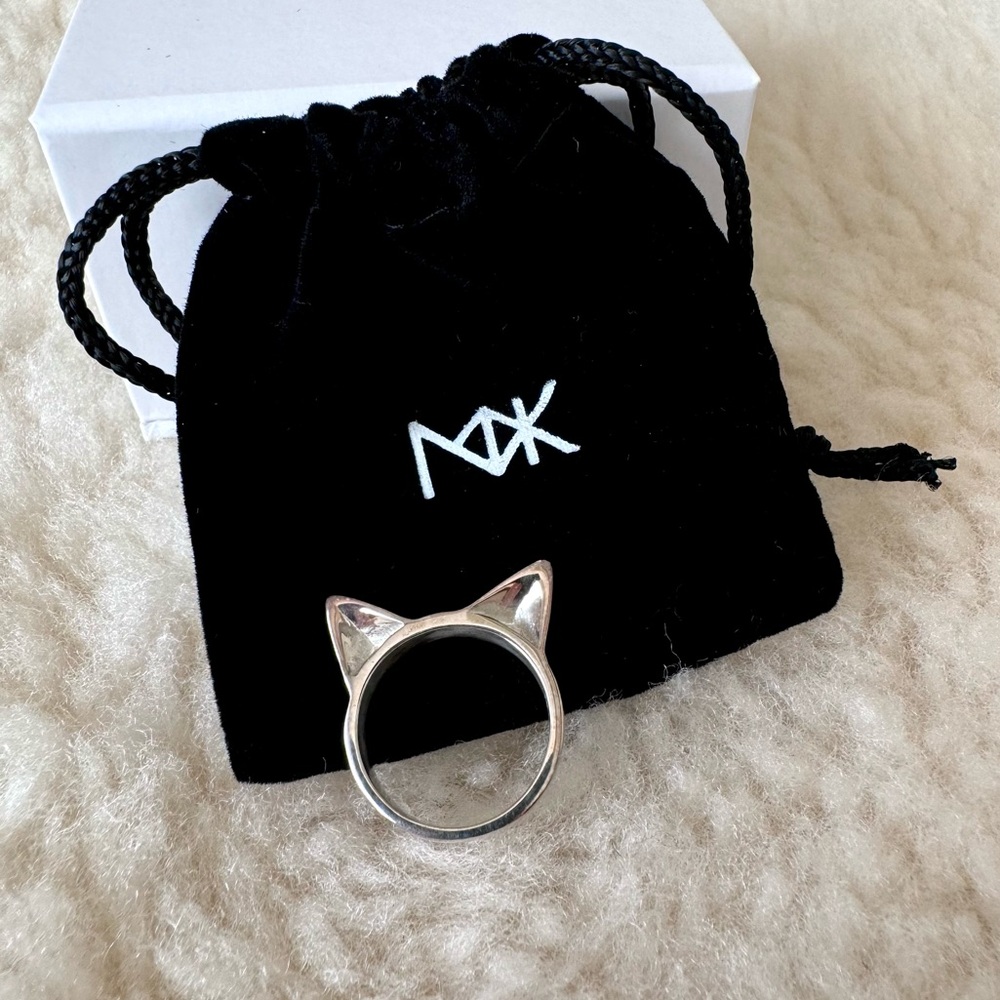 Custom made 💎 New Zealand Meadowlark cat ears ring